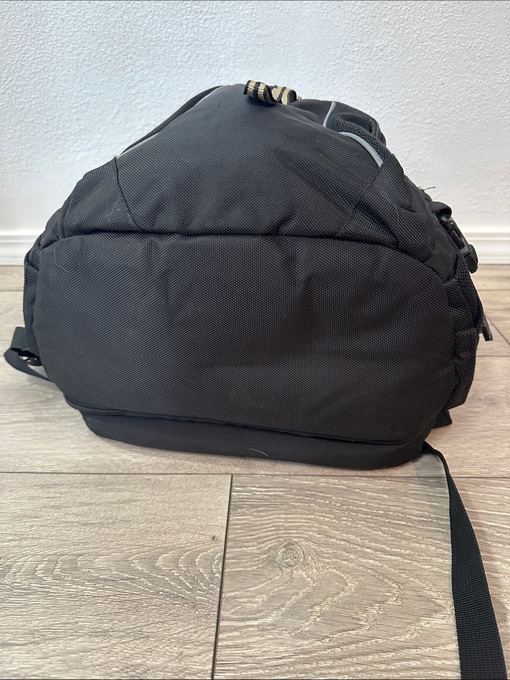 SwissGear 1900 ScanSmary TSA Backpack - Picture 5 of 11